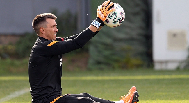 Muslera saha çalışmalarına başladı