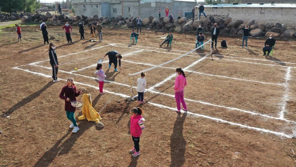 Bakan Kasapoğlu’nun tenis kortu sözü Viranşehir köylülerini sevindirdi