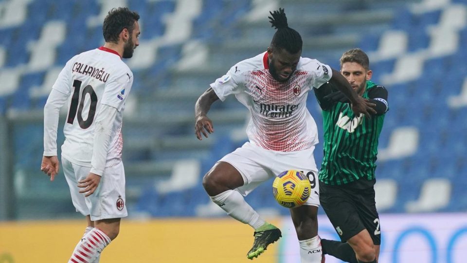 Hakan Çalhanoğlu asist yaptı Milan lider oldu
