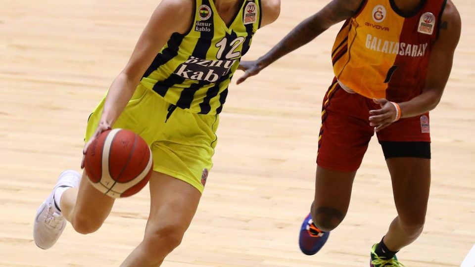 Kadın basketbolunda derbi heyecanı