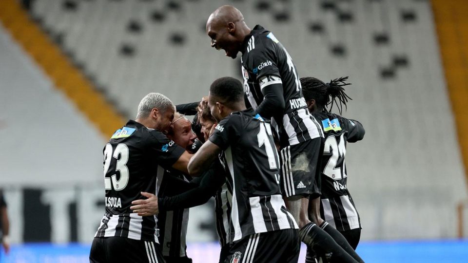 Beşiktaş ilk yarıyı lider tamamladı