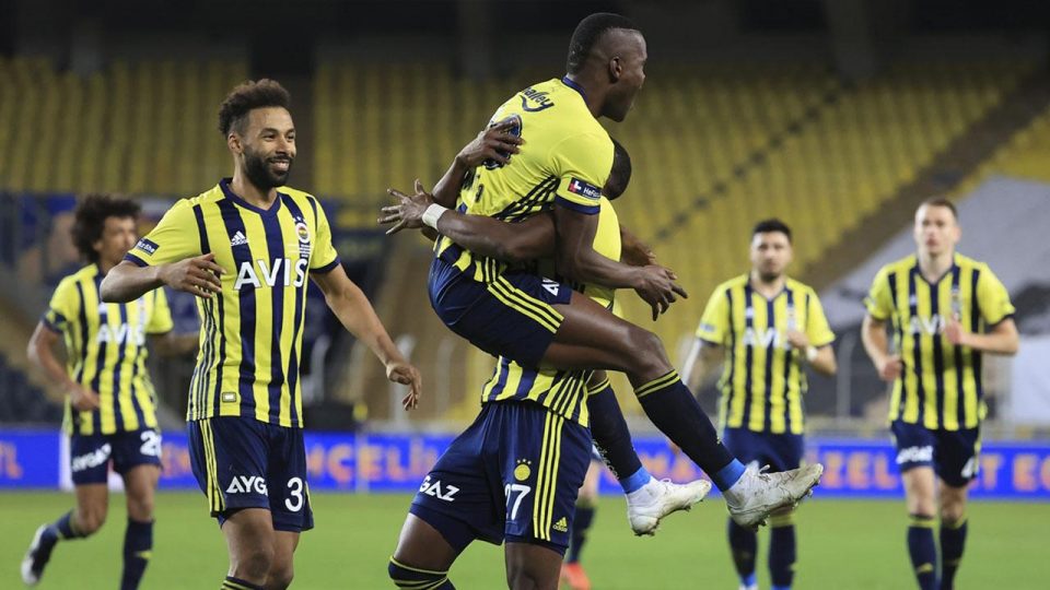 Fenerbahçe zirve takibini sürdürdü