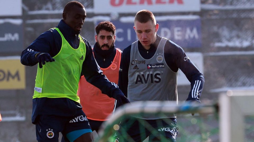 Fenerbahçe’de Attila Szalai ilk idmanına çıktı