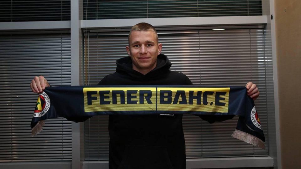 Fenerbahçe’nin yeni transferi İstanbul’a geldi