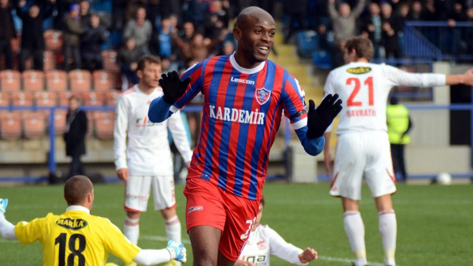 Jamaikalı futbolcu Luton Shelton hayatını kaybetti