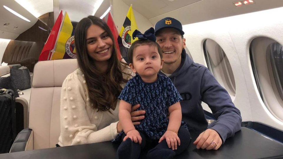 Mesut Özil İstanbul’a geliyor