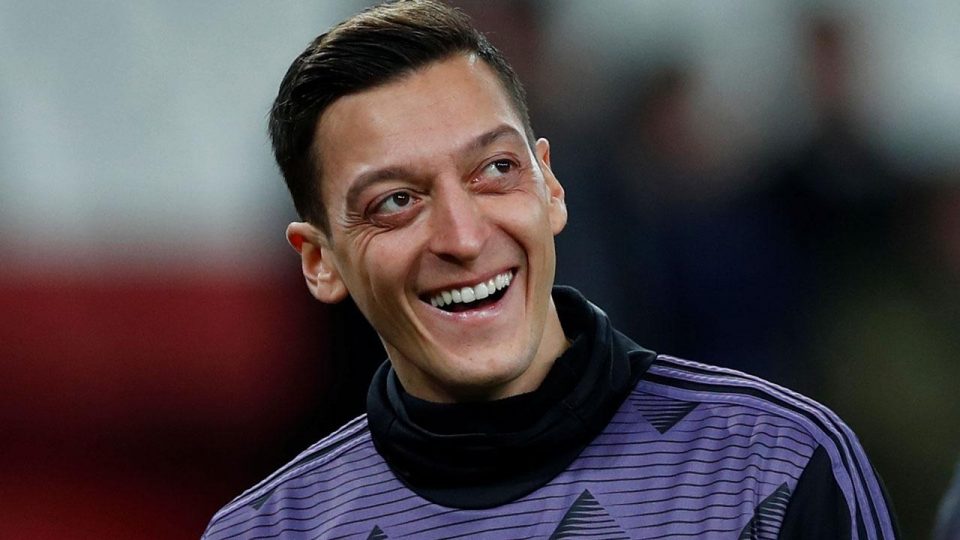 Mesut Özil’den ’67’ paylaşımı