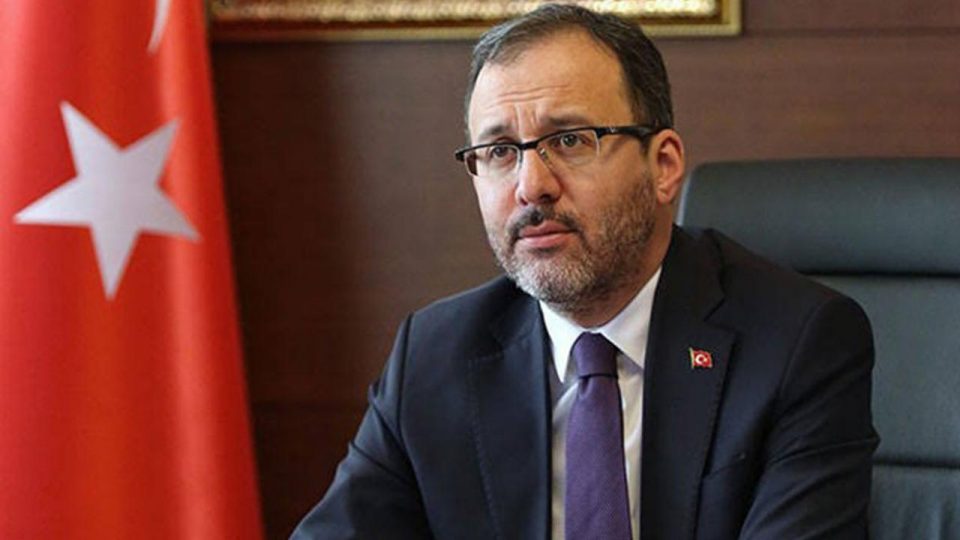 Bakan Kasapoğlu’ndan Lille’de forma giyen milli futbolculara tebrik