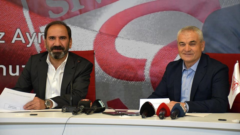 Sivasspor, Rıza Çalımbay ile sözleşme imzaladı