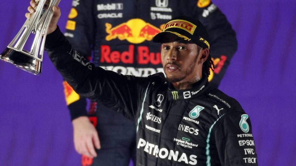 F1 Suudi Arabistan Grand Prix’sini Hamilton kazandı