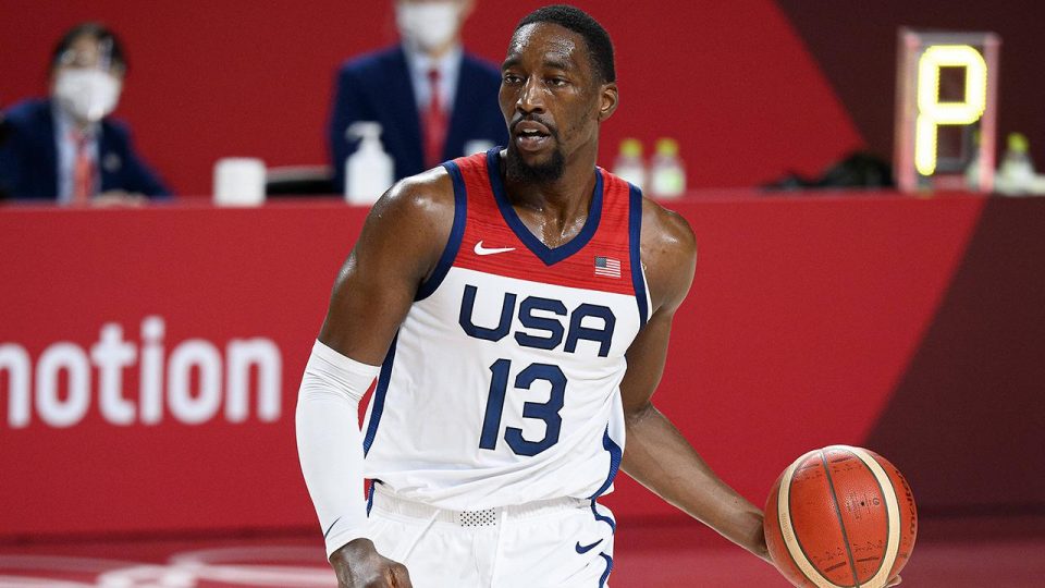 NBA’de Heat forması giyen Adebayo en az bir ay yok