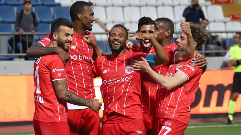 Antalyaspor yenilmezlikte Avrupa’da ilk 3’te