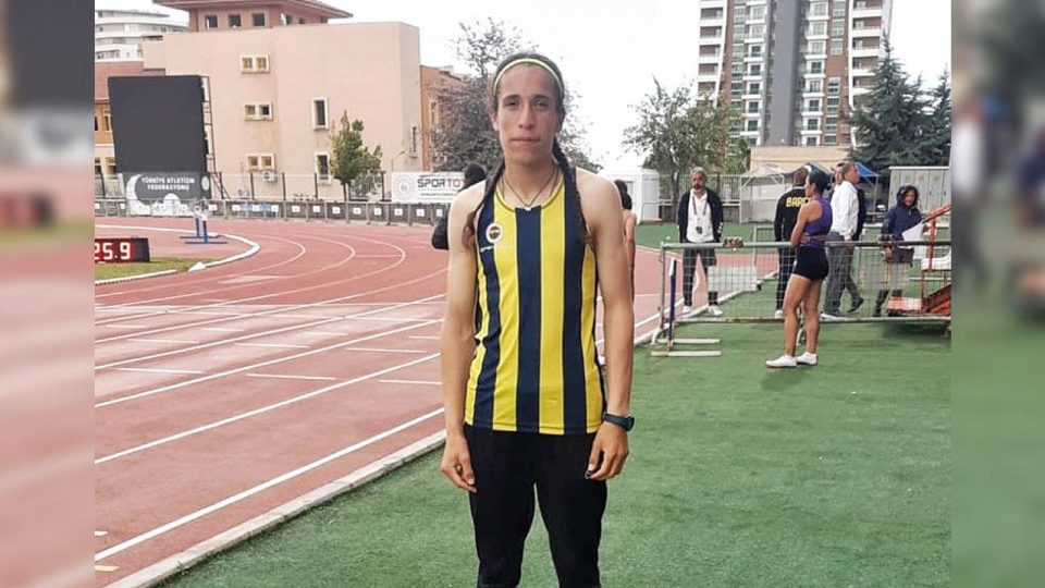 Milli atlet Dilek Koçak 800 metrede yıldızlar Türkiye rekorunu kırdı