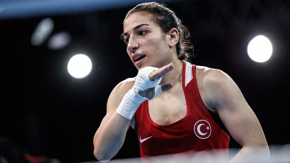 Milli boksör Ayşe Çağırır bronz madalyayı garantiledi