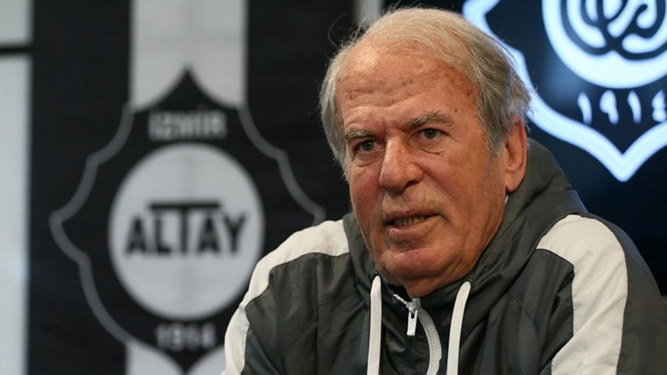 Mustafa Denizli Altaylı futbolcularla görüştü