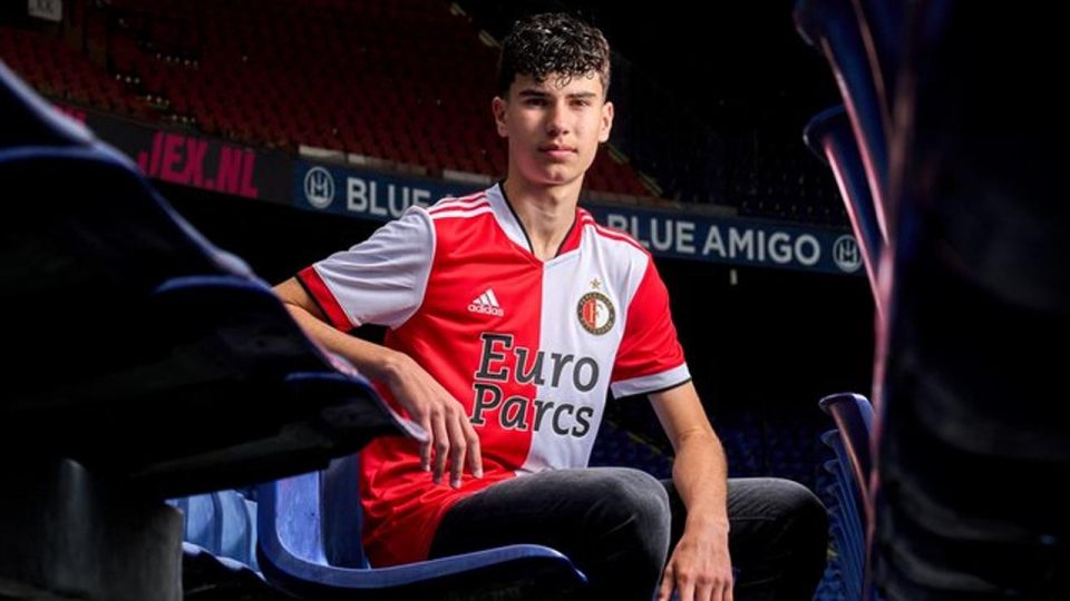 Robin van Persie’nin oğlu Shaqueel Feyenoord’la sözleşme imzaladı
