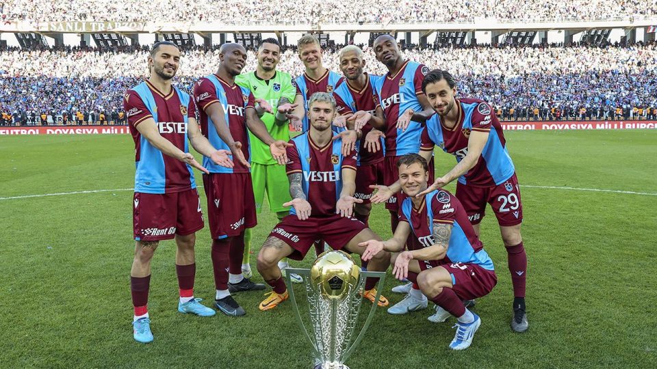 Süper Lig şampiyonu tarihi puan peşinde