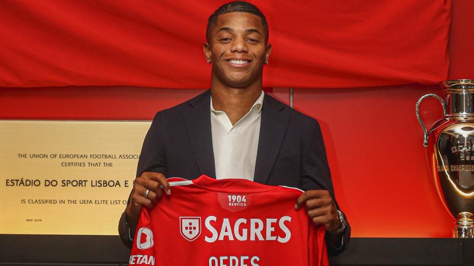 Benfica David Neres’i renklerine bağladı