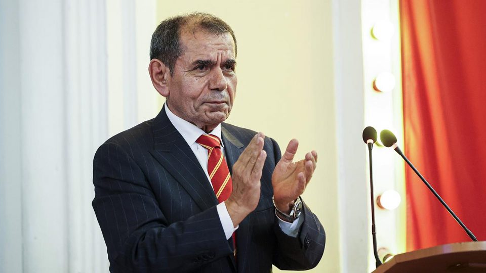 Dursun Özbek futbol takımı için düğmeye basıyor