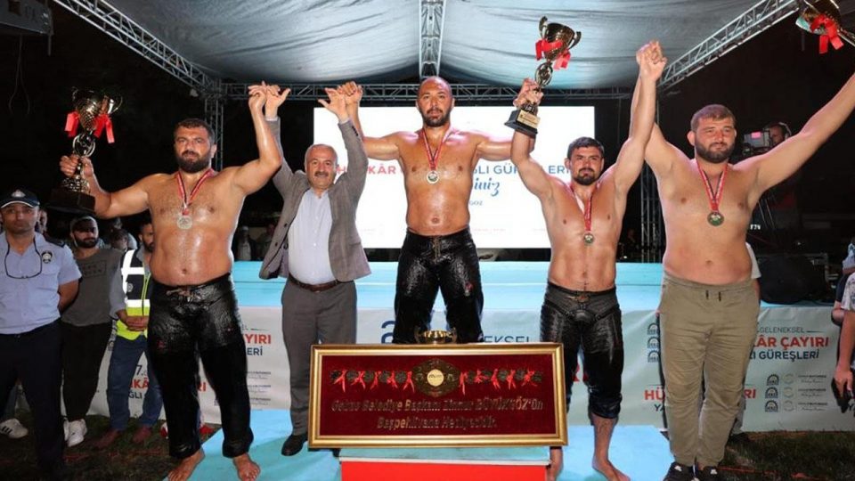Hünkar Çayırı Güreşleri’nde şampiyon Başpehlivan Gürbüz