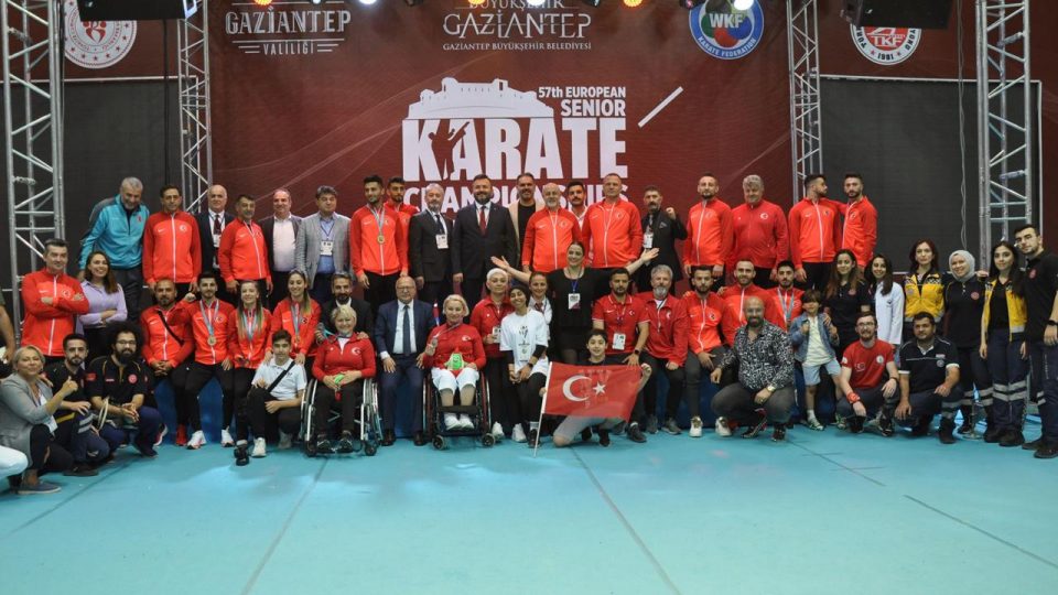 Milli karateciler Bulgaristan’da 19 madalya kazandı