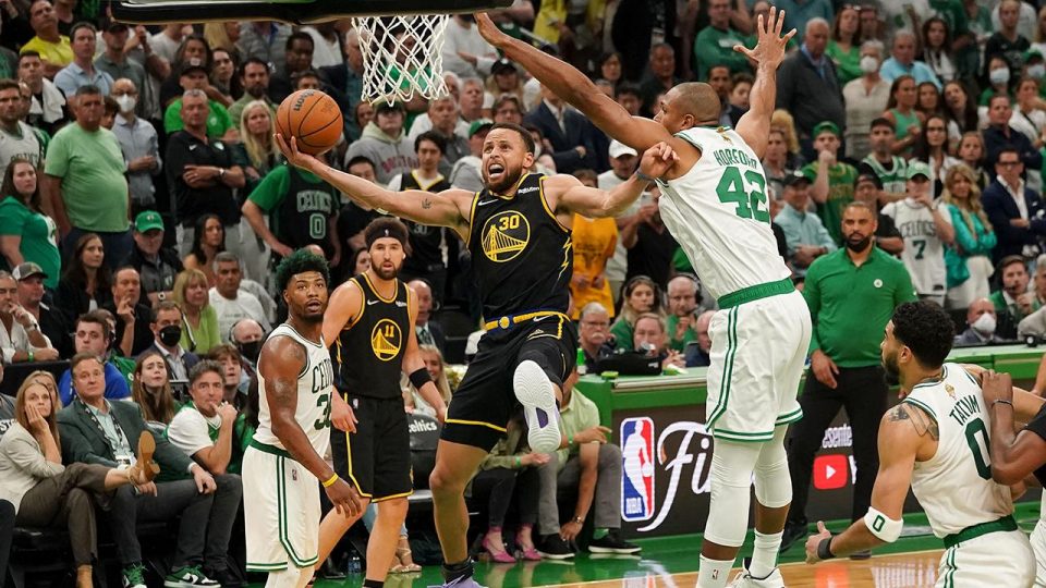 Warriors NBA finalinde öne geçti