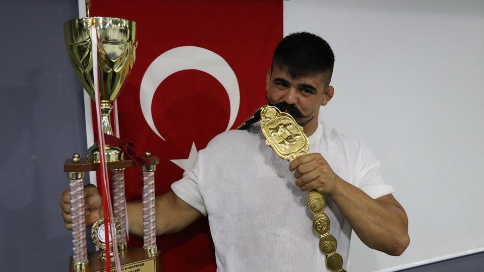 Başpehlivan Cengizhan Şimşek: Spora futbolla başladım