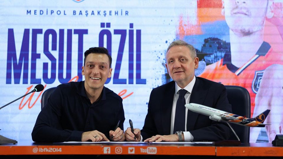 Medipol Başakşehir, Mesut Özil ile sözleşme imzaladı