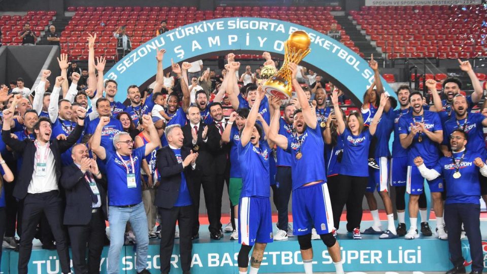 En fazla şampiyon olan Anadolu Efes normal sezonda da zirvede