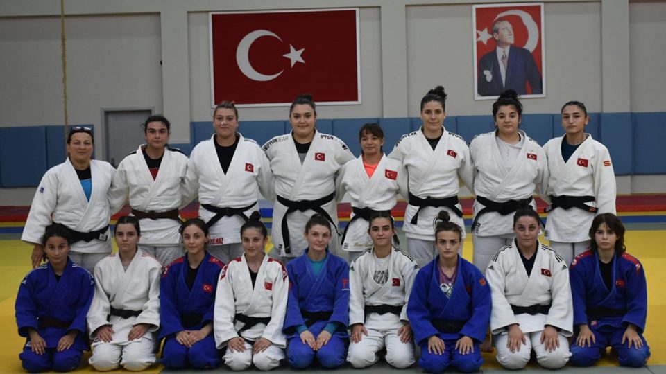 Genç Kadın Judo Milli Takımı dünya şampiyonasına hazırlanıyor
