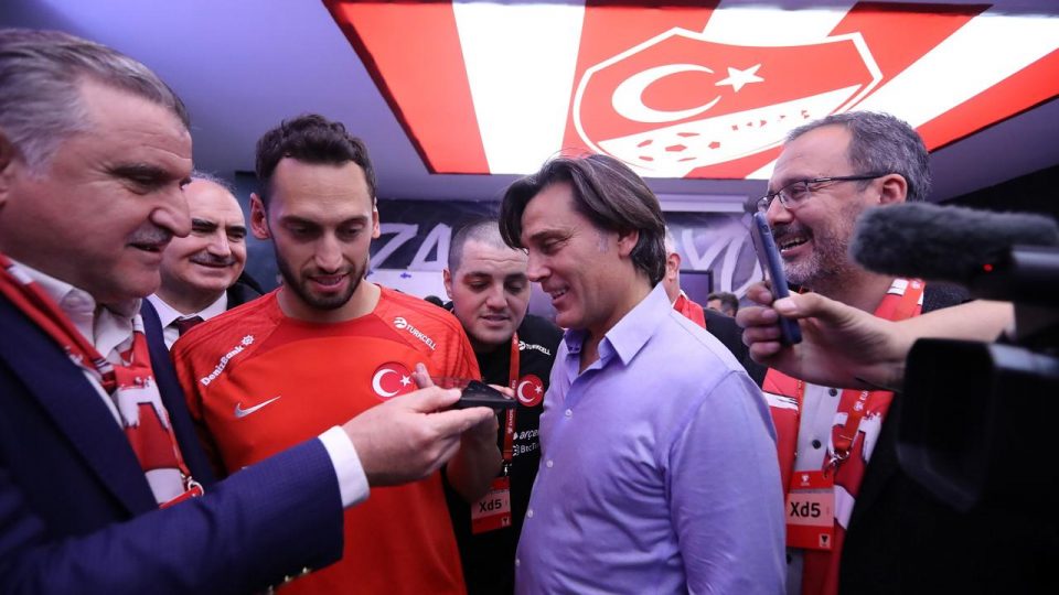 Cumhurbaşkanı Erdoğan’dan A Milli Takım’a tebrik telefonu