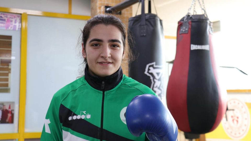Milli boksör Ece Asude Ediz altın madalya için yumruk sallayacak