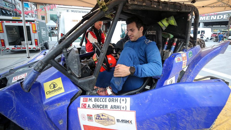 Otomobil sporcusu Mert Becce Avrupa’da şampiyonluk için umutlu