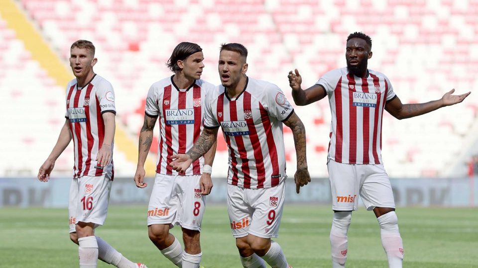 Sivasspor 3 puana hasret kaldı