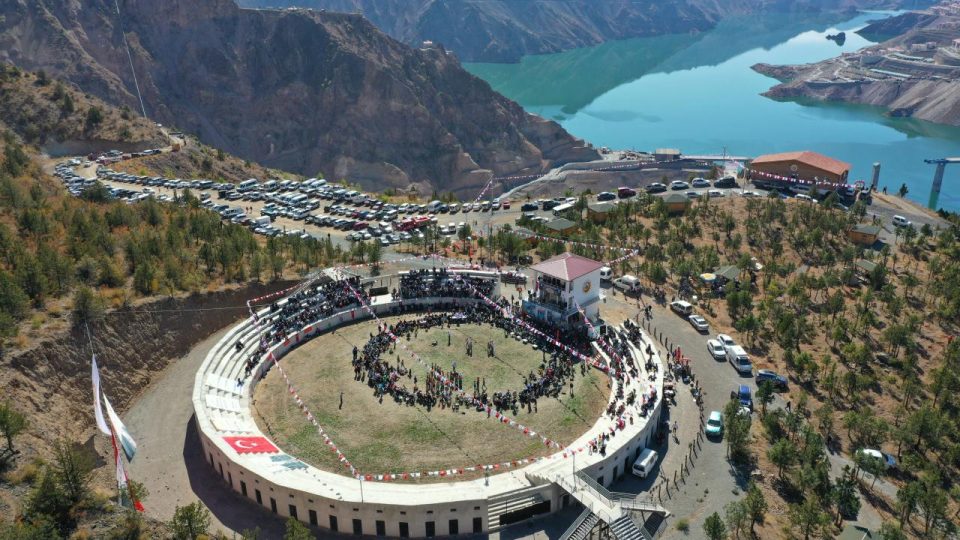 Yusufeli 73. Geleneksek Karakucak Güreşleri yapıldı